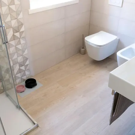 Regi Apartment *